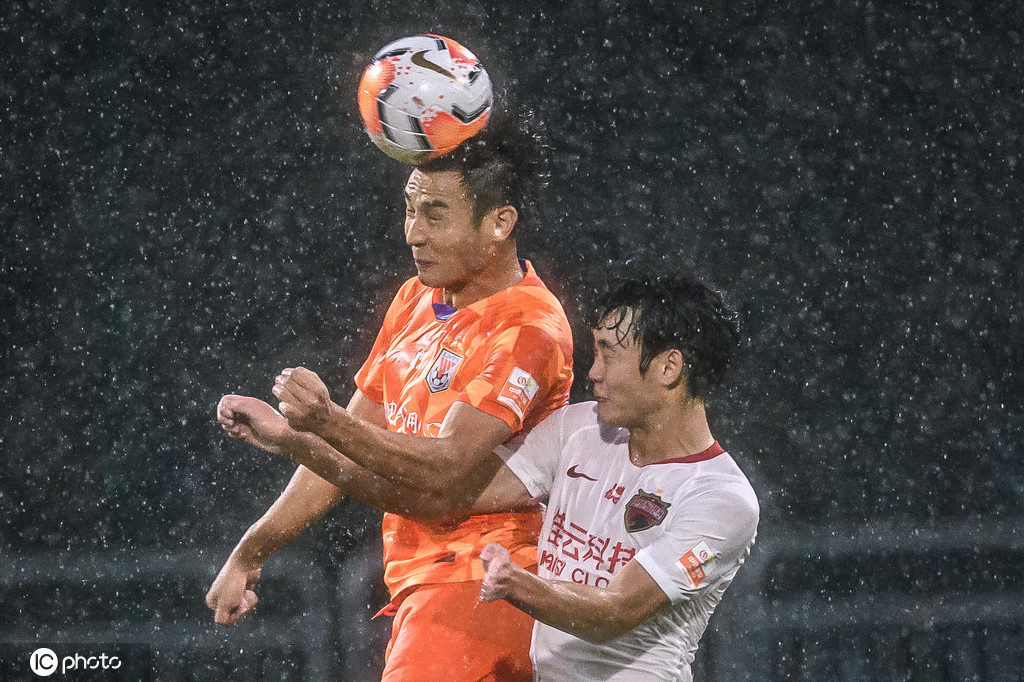 中超今晨走向成谜，毕尔巴鄂竞技迎来里程碑，目标明确，阵容厚度经受考验(巴塞罗那vs毕尔巴鄂)